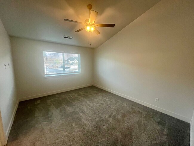 Photo - Lovely townhome for rent in American Fork