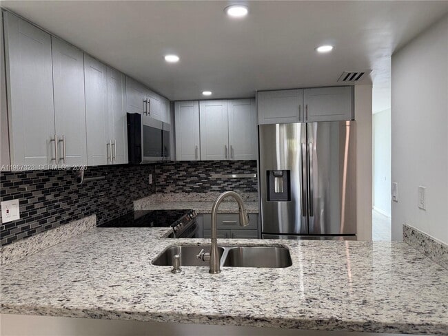 Photo - 1711 W 58th St