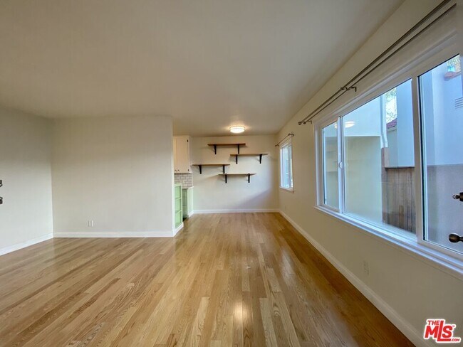 Photo - 722 Westbourne Dr Unidad B