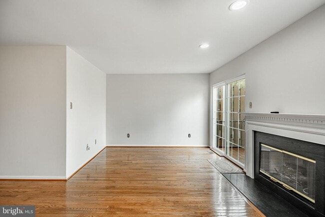 Photo - 124 Jeffords Ct