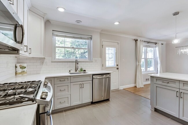 Photo - Great Rambler in Bethesda! Unbeatable Location! Partially Furnished Optional