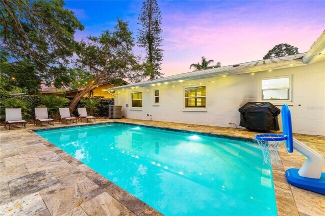 Photo - 1865 Orchid St
