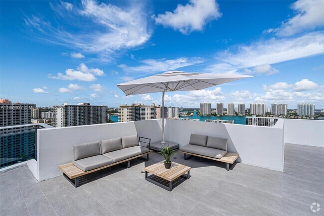 Building Photo - 17550 Collins Ave Unit ph1 Rental