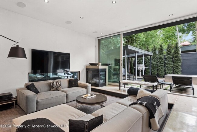 Photo - 1180 Dale Ave