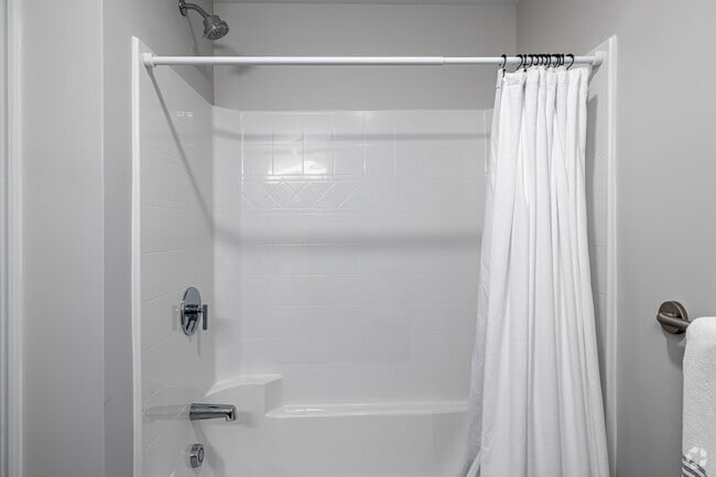 1BR, 1BA - 730SF - Bathroom