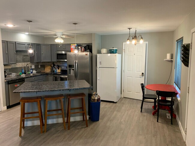 Photo - 7943 York St