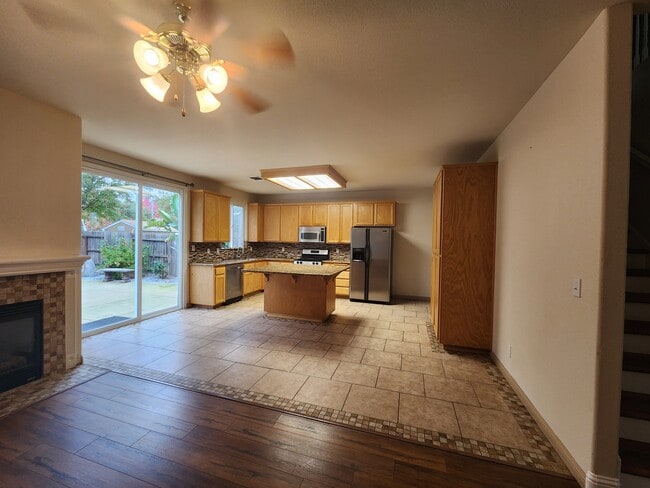 Photo - 2469 De Beers Ct