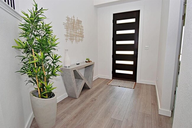 Photo - 909 Zacarias Dr