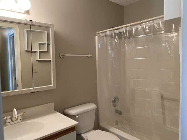 Photo - 113 Senseny Glen Dr