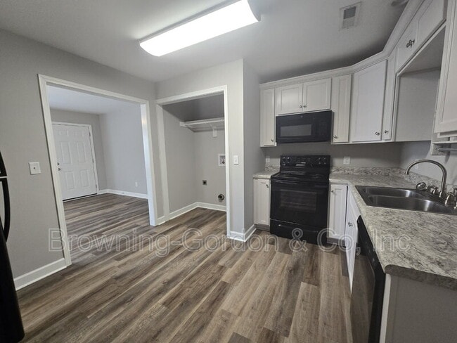 Photo - 736 Baugh Rd