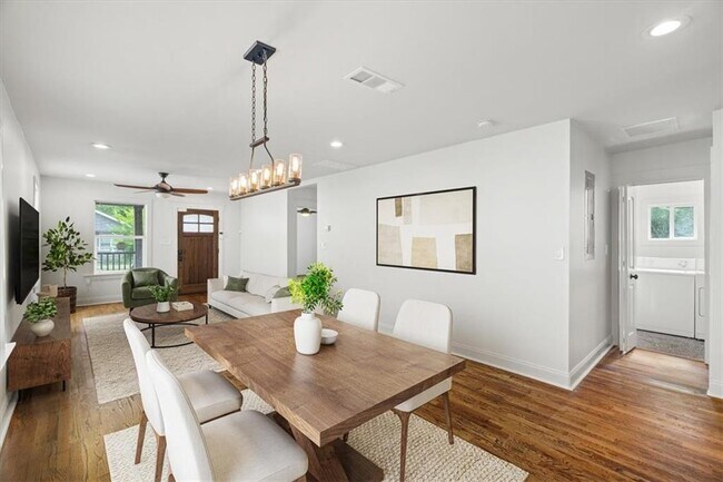 Photo - 1060 Regent St SW