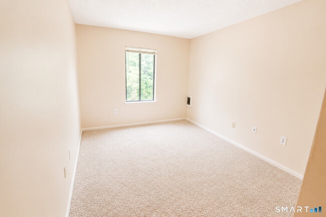 Photo - 175 Mill Pond Rd Unit 135