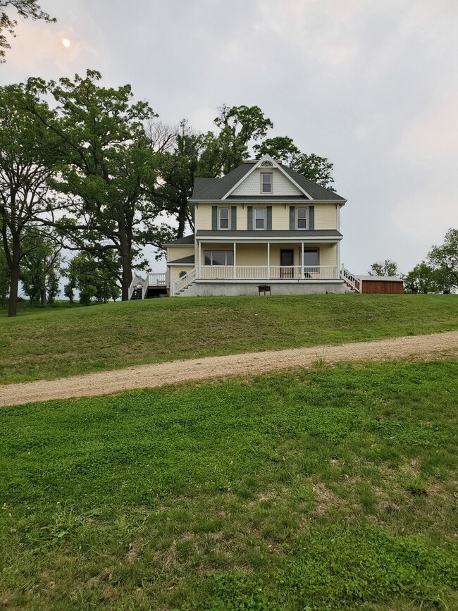 Photo - 10326 Brattlie Rd House