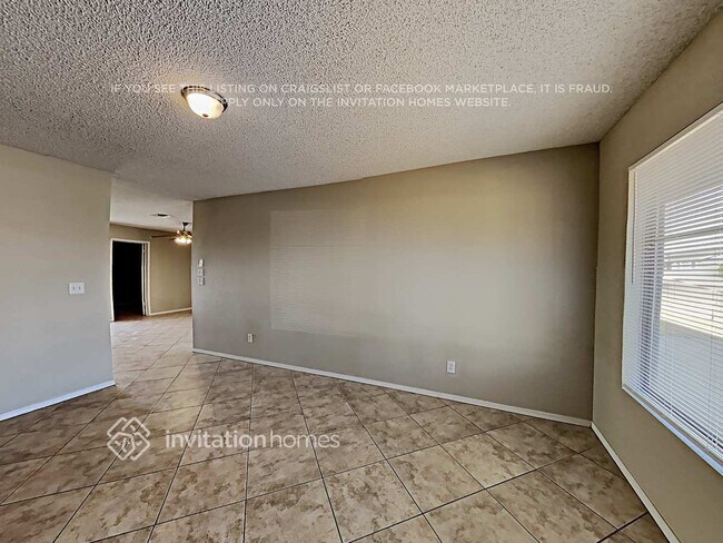 Photo - 618 N 69th Ave