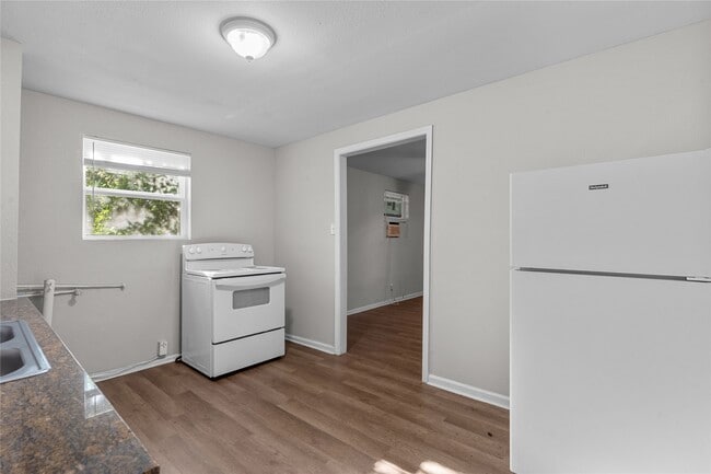 2328 Boss St Unit B
