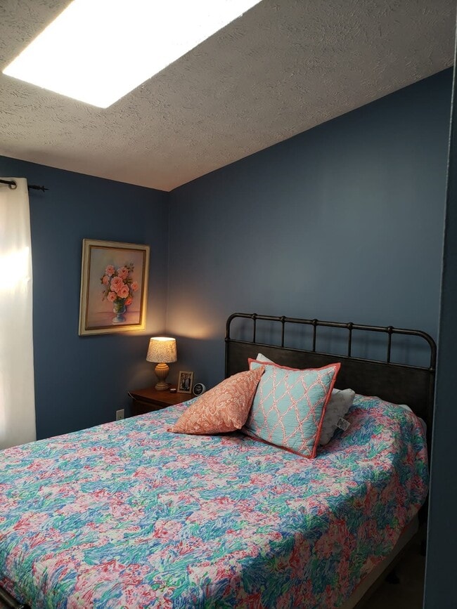 Photo - 1524 Woodcrest Dr
