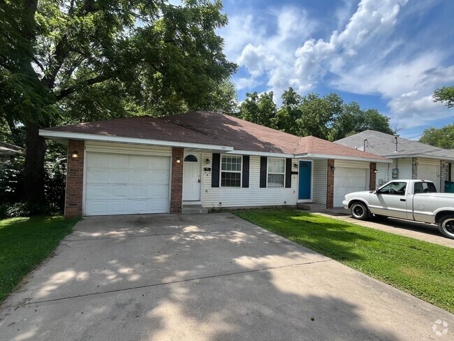 Building Photo - Step inside!  You will love what you see. Rental