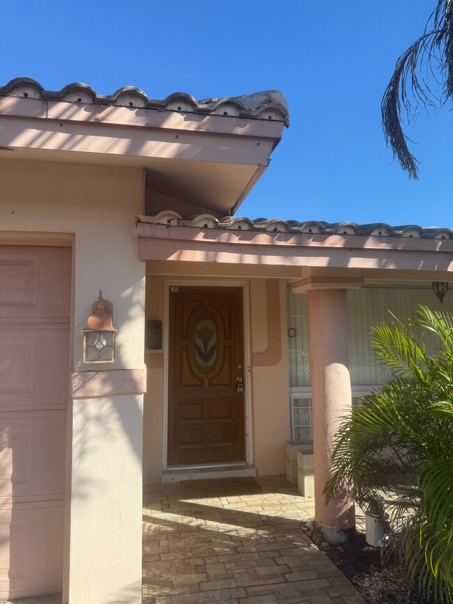 Photo - 1000 SE 7th Ave