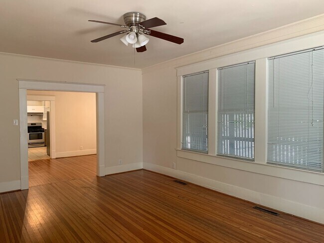 Photo - 909 W 30th St