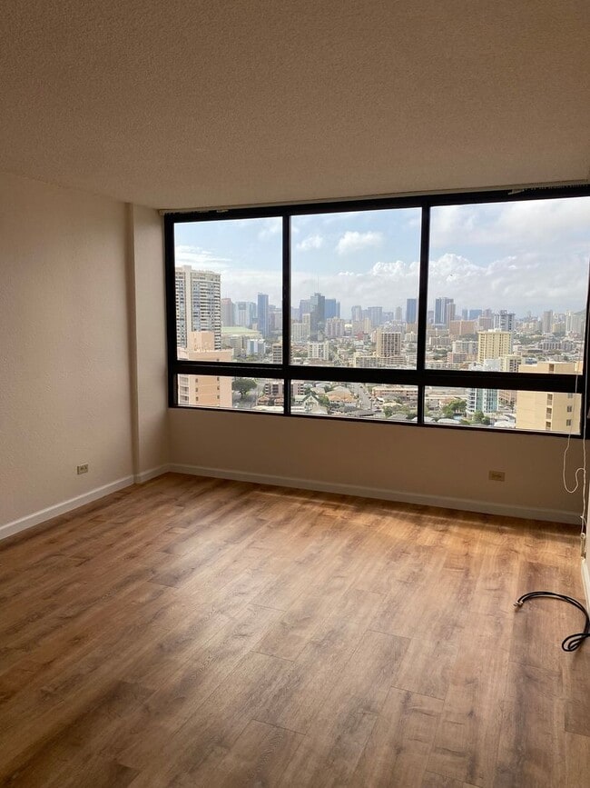 Building Photo - 2499 Kapiolani Blvd