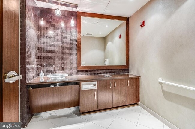 Photo - 440 L St NW Unit 913