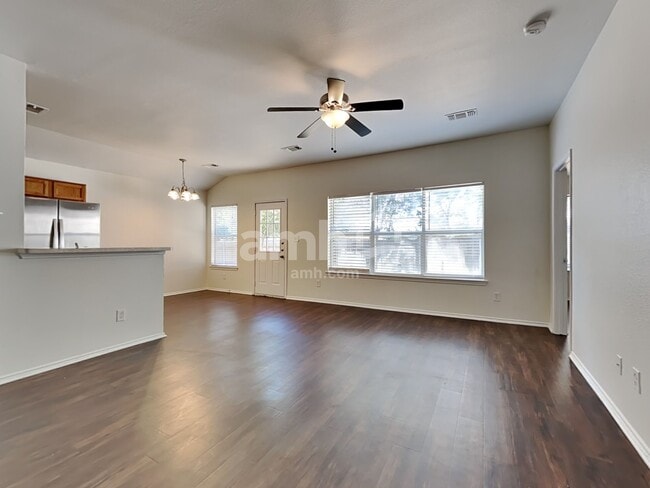 Photo - 916 Dixon Ln