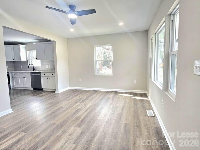 Photo - 2900 Enfield Rd