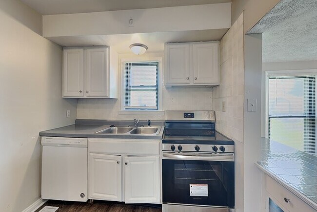 Photo - 6196 W Morris St