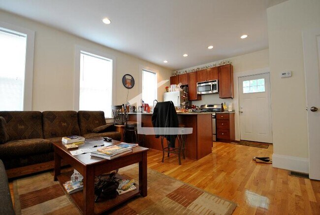 6 Larose Pl