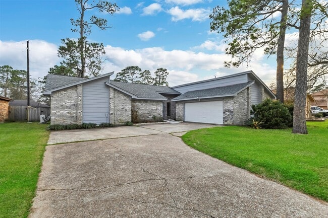 Photo - 9842 Pinehurst St