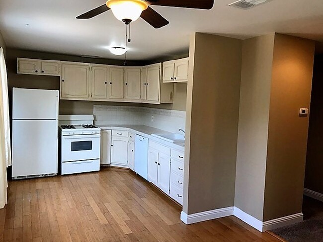 Photo - 3 Bedroom with Fenced Yard in Laguna Lake