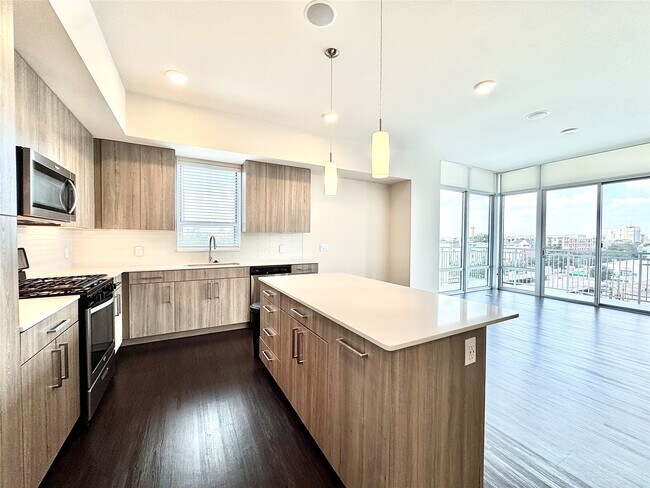 Photo - 3120 Smith St Unit 602