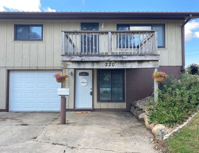 Photo - 220 9th St SW