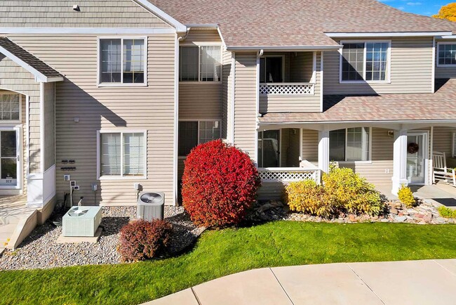 Building Photo - Modern 2-Bedroom, 2-Bath Condo in Grand Ju... Unit 442