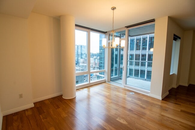 Photo - 1bd/1.5ba Bellevue Condo Unit 913