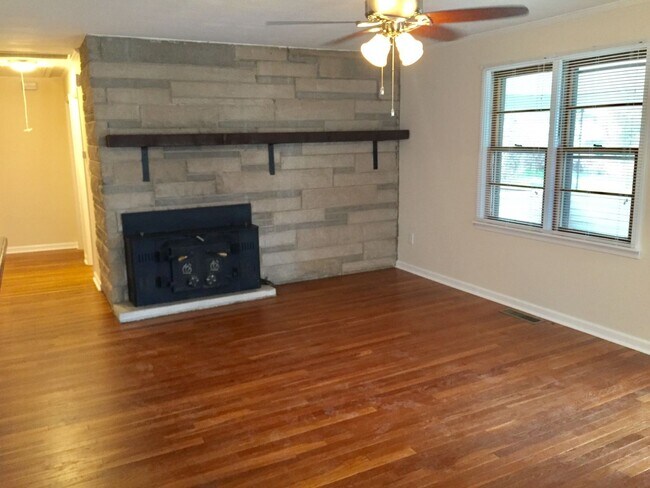 141 N Overhill Dr