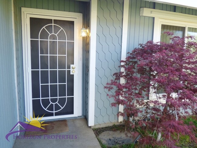 Photo - 3 Bed 2 Bath 1,317sqft Citrus Heights Home in Wildwood Estates