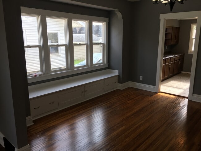 Photo - 704 N Roosevelt Ave