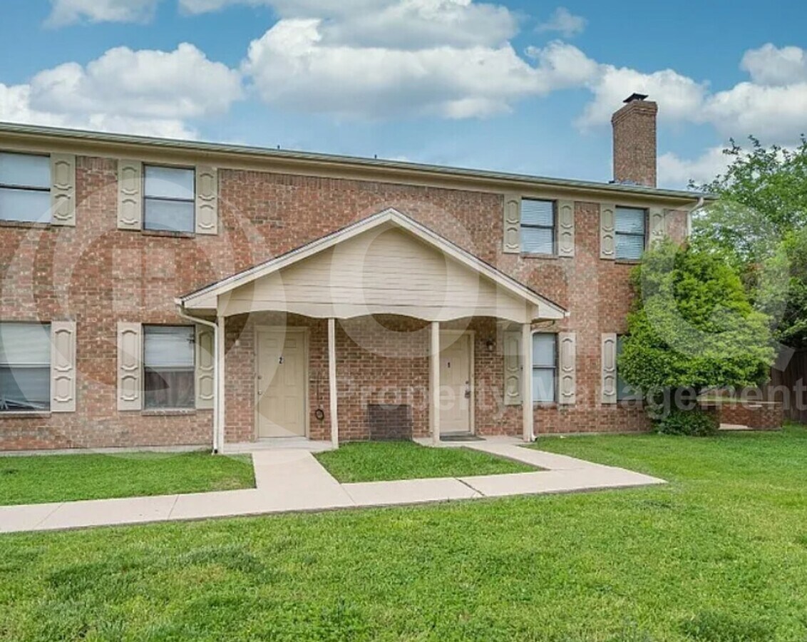 Photo - 3947 N Garland Ave Townhome