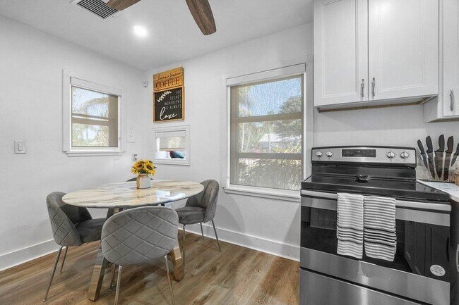 Photo - 26 NE 10th St