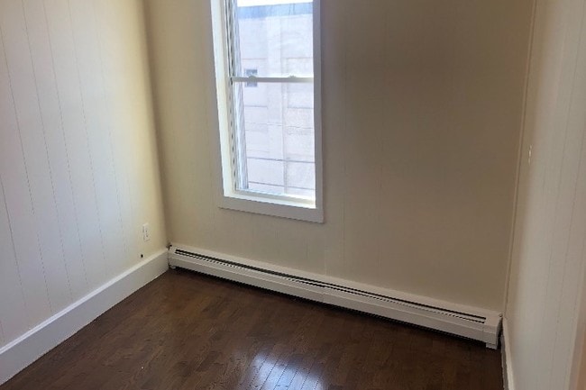 Building Photo - 70 Linden St Unit 3