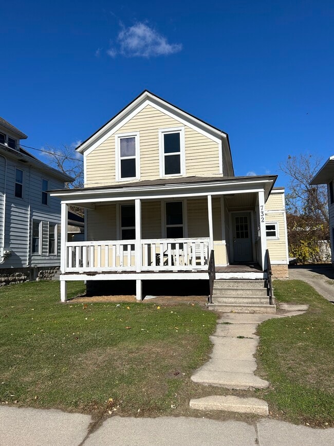 Building Photo - 732 Scott Ave