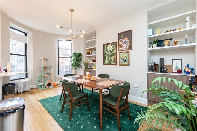 Building Photo - 209 W Newton St Unit 2