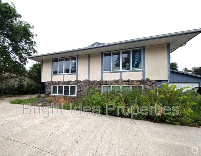 Building Photo - 1173 County B Rd W Rental