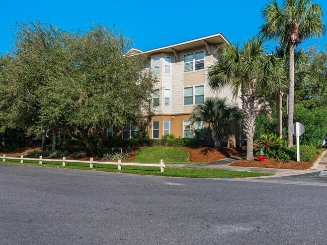 Photo - Newly renovated 2 Bed/2 Bath condo in heart of Destin