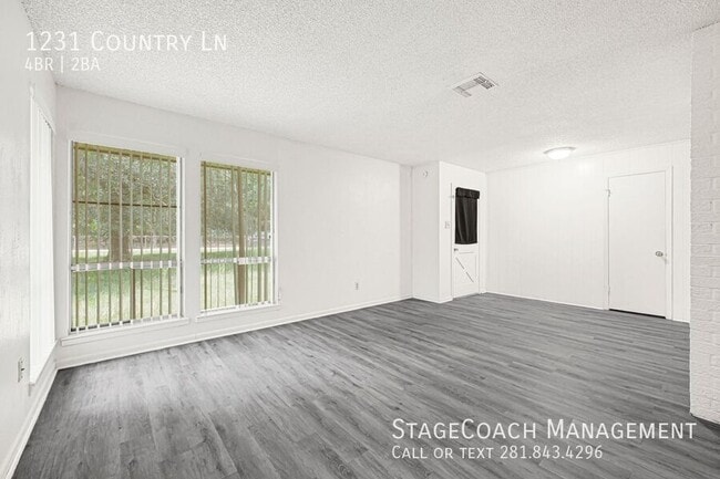 Photo - 1231 Country Ln