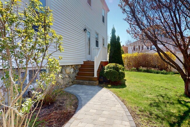 Photo - 18 Faneuil Rd