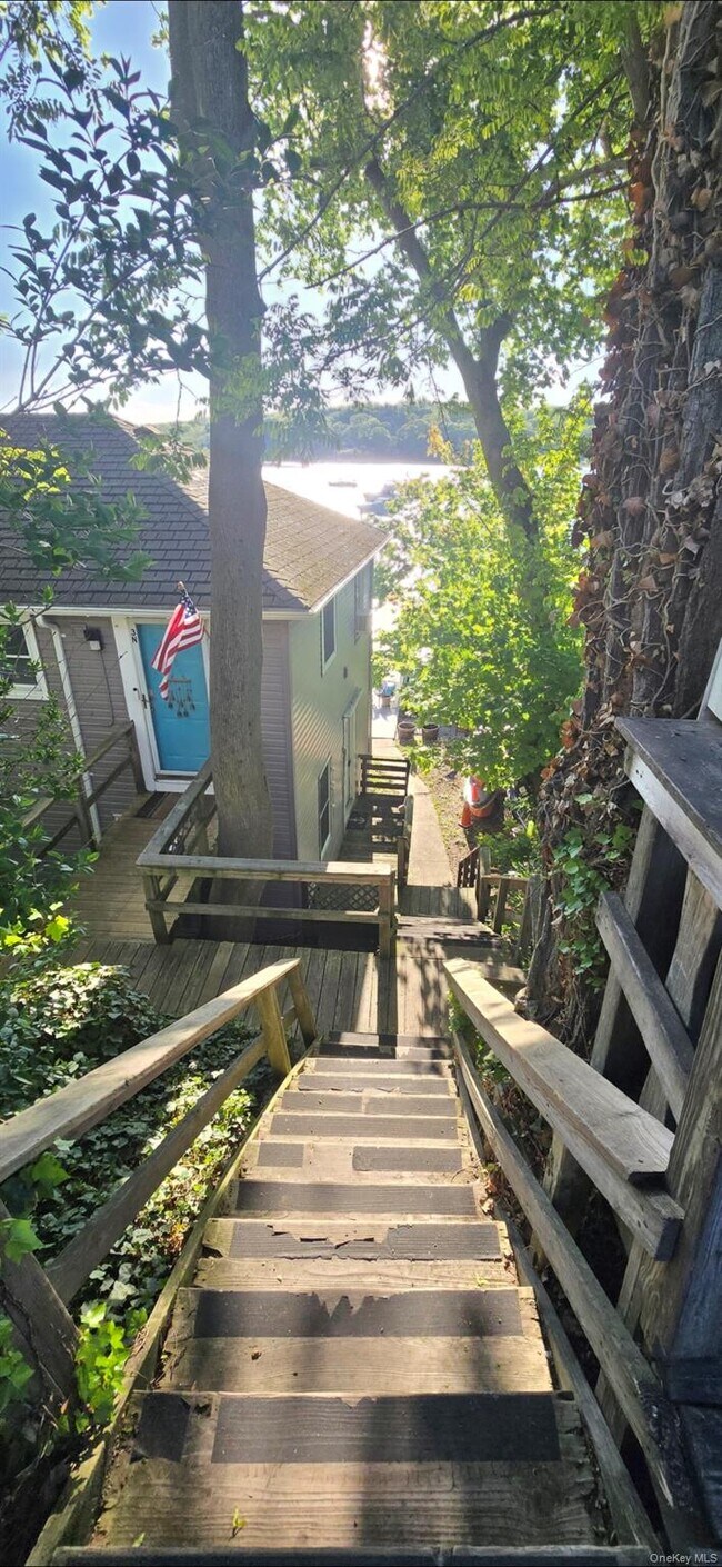 Photo - 147 Woodbine Ave