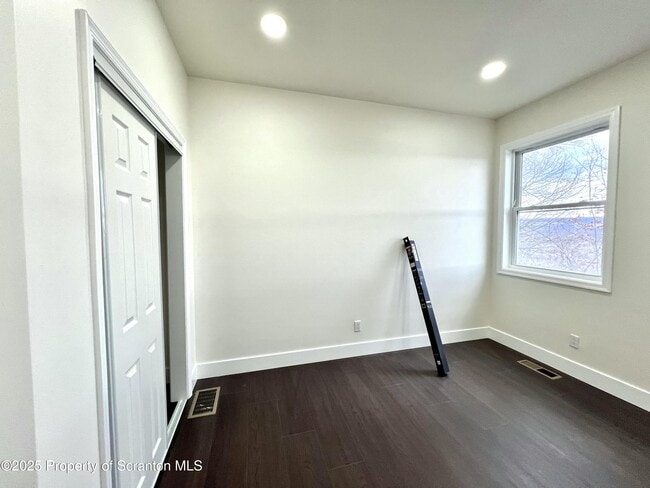 Photo - 105 Parkdale Dr