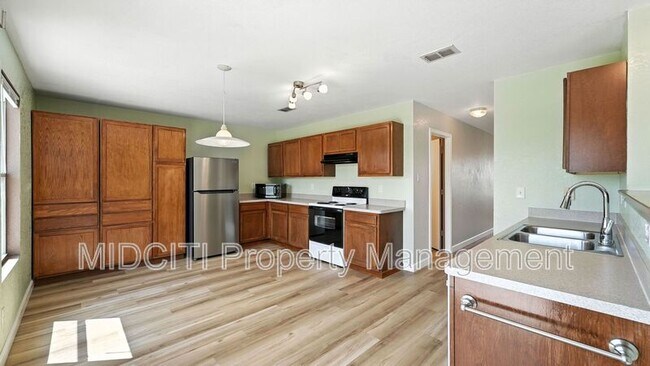 Photo - 209 Hinge Loop